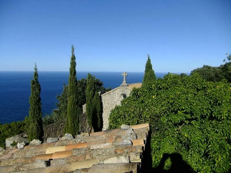 Eremitagen Ermita de Santissima Trinitat nær kysten ved Valldemossa på øen Mallorca.