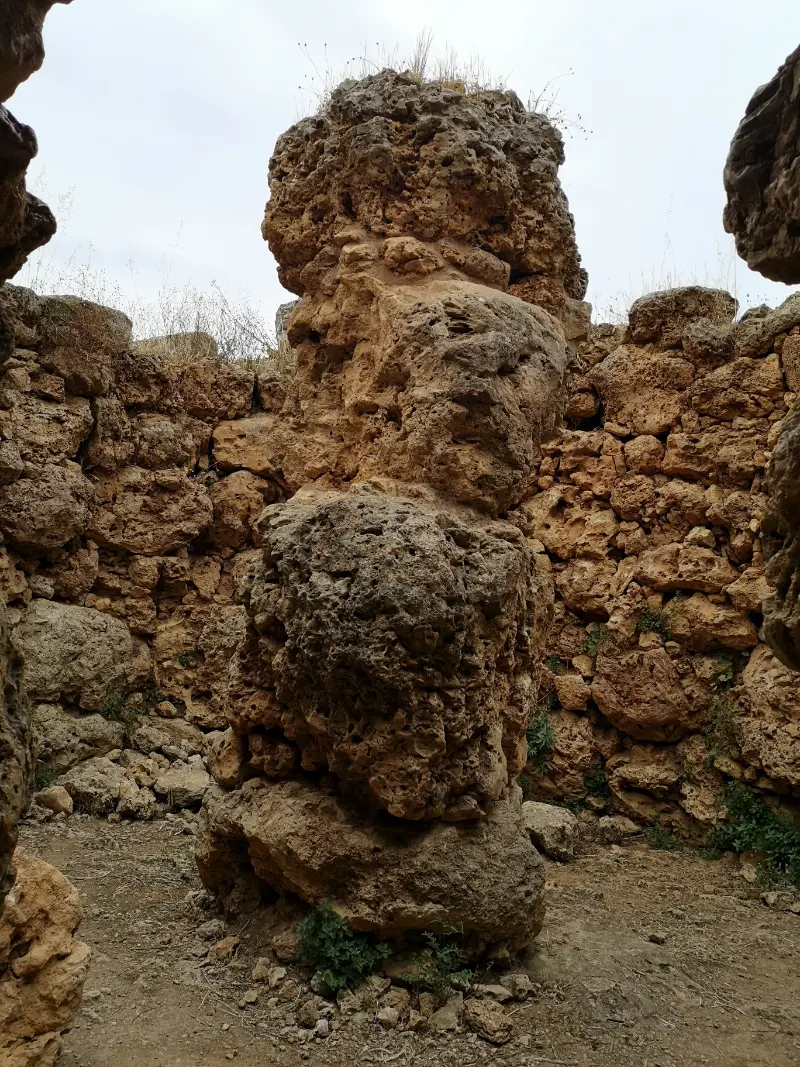 Søjle skabt af megalitter i Talaiot Son Fred i Sencelles.
