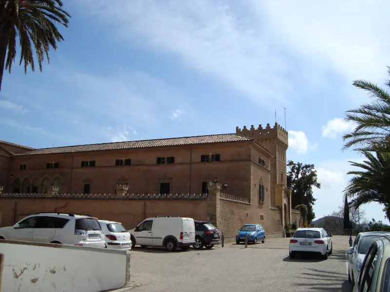 Gammel fæstning kendt som Son Mas, i byen Andratx på øen Mallorca.
