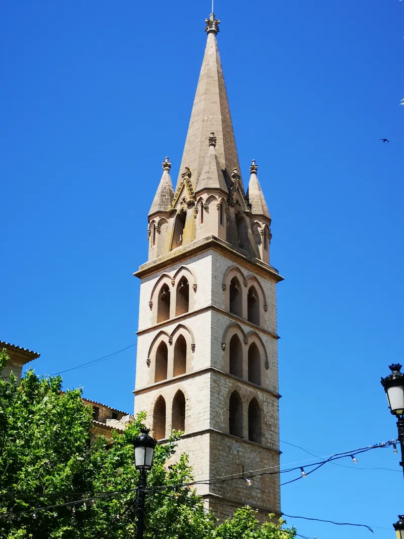 Kirken Santa Maria de Robines i centrum af Binissalem by på øen Mallorca i Spanien.