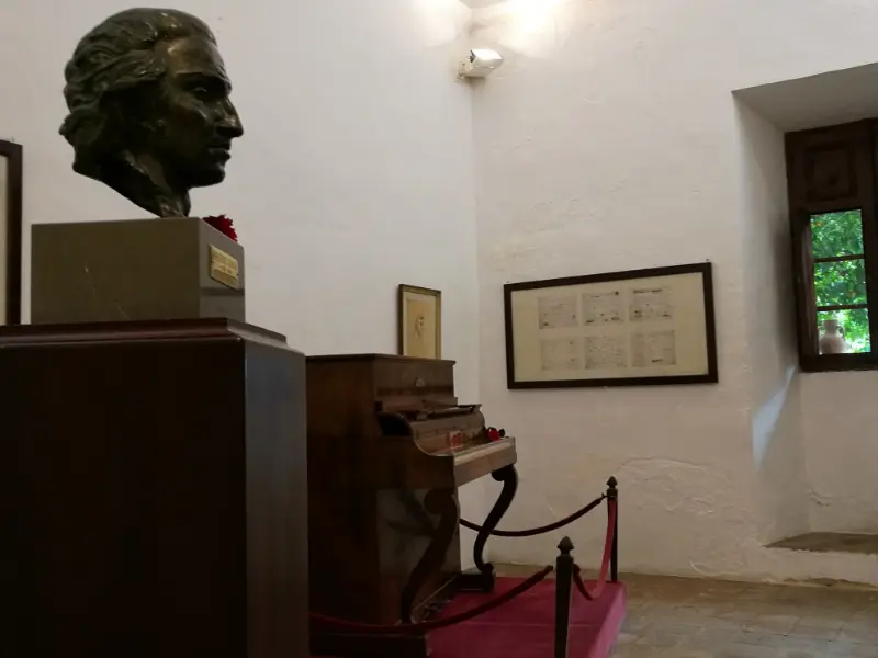 Chopins klaver udstillet på museum i det gamle karteuserkloster i Valldemossa, Mallorca.