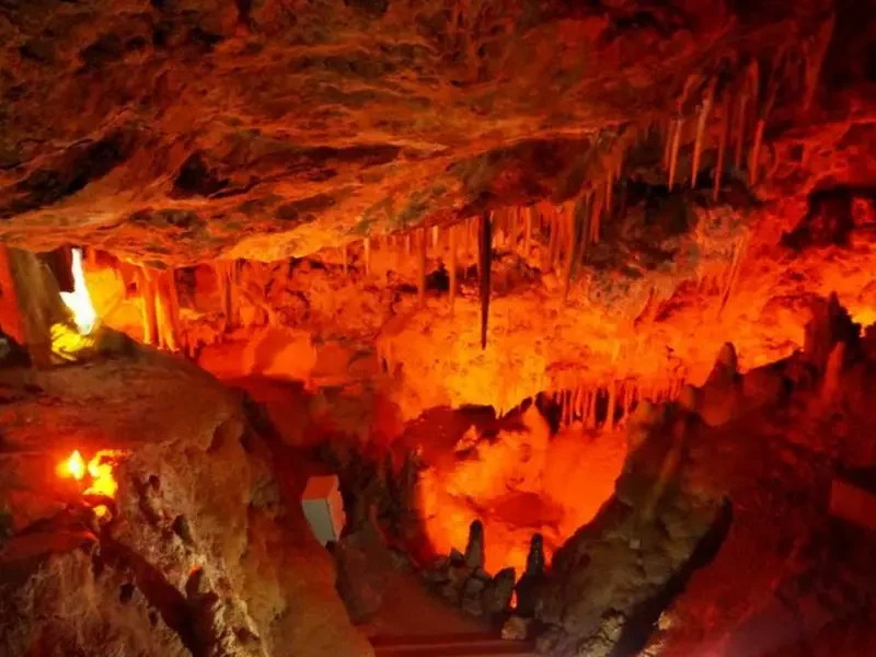 Drypsten i grotterne Cuevas de Genova, i Palma, Mallorca.