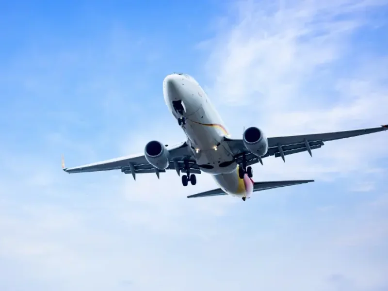 Fly lander i Palma lufthavn på Mallorca.