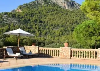 Finca hotel Can Beneit i byen Binibona på øen Mallorca.