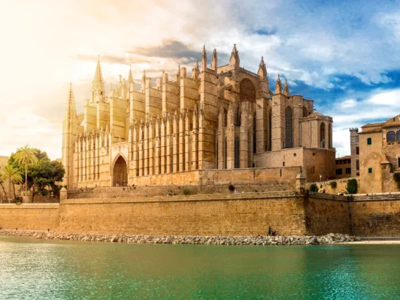 Palmas gotiske katedral Sa Seu er en stor seværdighed i Palma by på øen Mallorca.