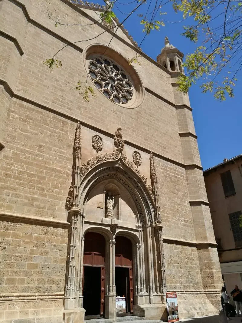 Facade på Sant Nicolau kirke i Palma by, på Mallorca i Spanien.