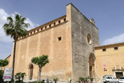 Kirke tilhørende klosteret Santa Anna, i byen Muro på øen Mallorca.