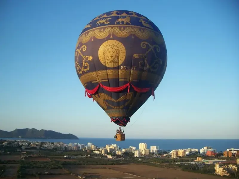 Tur i luftballon over øen Mallorca.