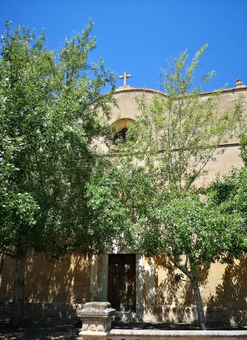 Facade på kapellet Oratori de Santa Creu i udkanten af byen Porreres.