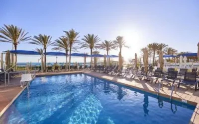 Havudsigt fra pool på hotel i Ca'n Pastilla, Mallorca.