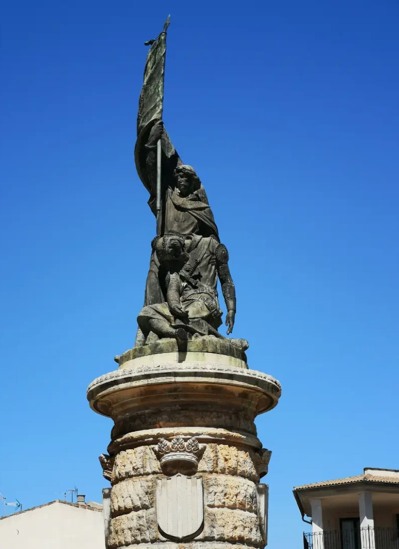 Bronzeskulptur forestillende Kong Jaume III af Mallorca, i byen Llucmajor.
