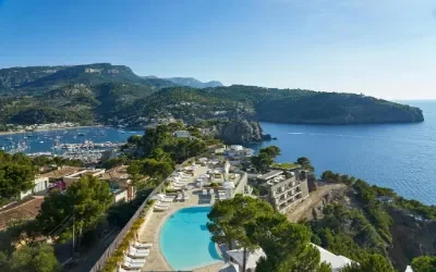 Luksus hotel med spa og udsigt over Port de Sóller på ferieøen Mallorca i Spanien.