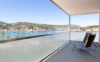 Havudsigt over bugten fra hotel i Port de Soller på øen Mallorca i Spanien.