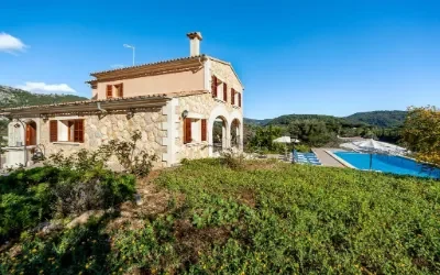 Villa med pool til leje i Campanet på Mallorca i Spanien.